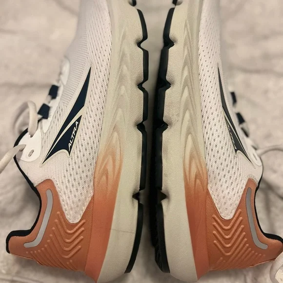 Altra Provision Sneakers like new - Picture 6 of 8